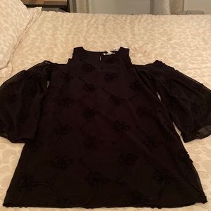 Black dress with cut out shoulders - flowy and fun!